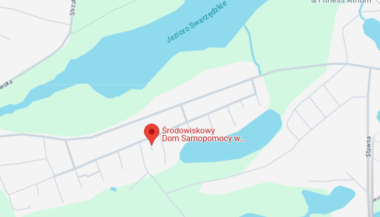 Fragment mapy z zaznaczoną lokalizacją Środowiskowego Domu Samopomocy, w otoczeniu jezior i ulic dojazdowych.